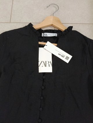 Vestido negro Zara volantes manga larga