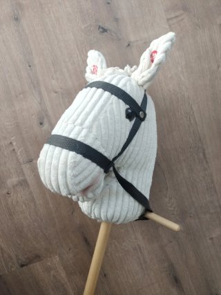 Caballo de juguete con palo