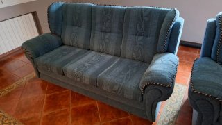Sofá de tela azul y gris