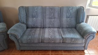 Sofá de tela azul y gris
