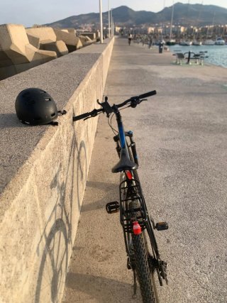 Bicicleta de montaña negra