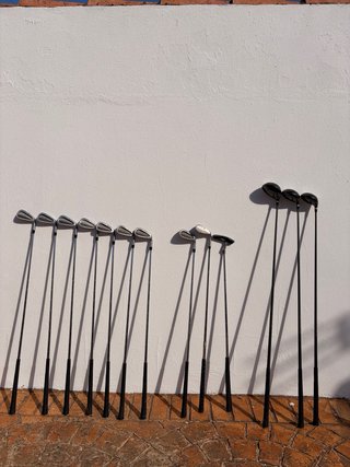 Palos de golf Wilson con bolsa Nike Golf