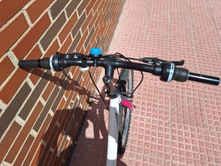 Bicicleta infantil blanca