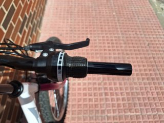 Bicicleta infantil blanca