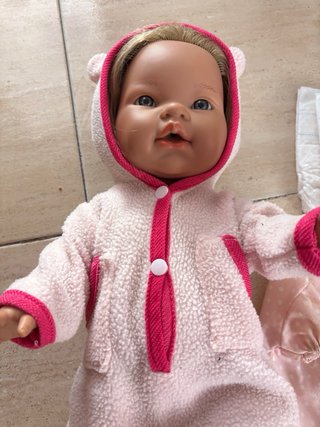 Muñeca bebé con ropa