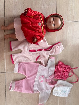 Muñeca bebé con ropa