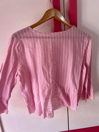 Blusa rosa manga 3/4 con volantes
