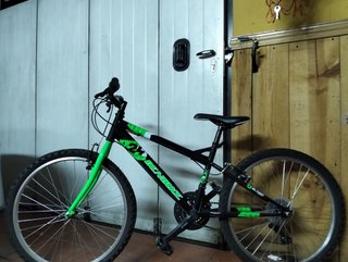 Bicicleta Montaña Negra y Verde