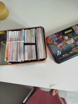 Cromos Adrenalyn XL 25-26
