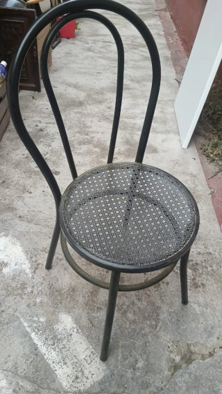 Silla Tonet Negra Metálica
