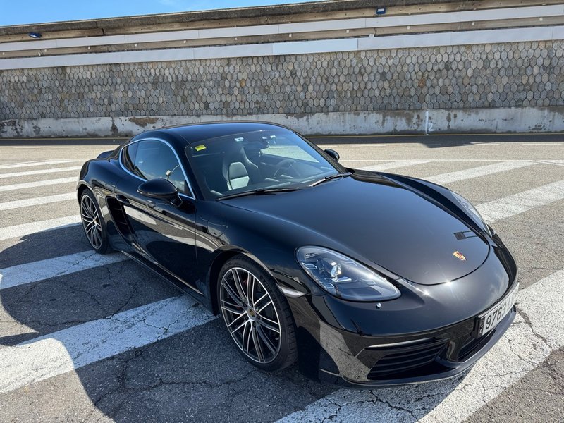 Porsche 718 Cayman 2018 - foto 1