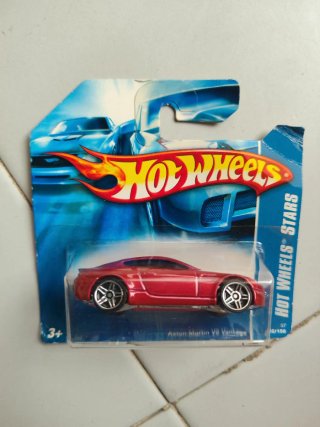 Hot Wheels Aston Martin V8 Vantage
