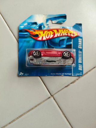 Hot Wheels Aston Martin V8 Vantage