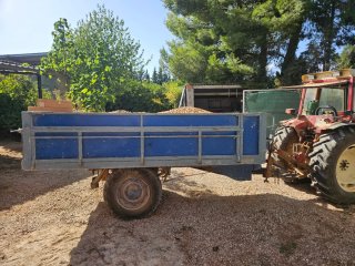 Remolque agrícola azul