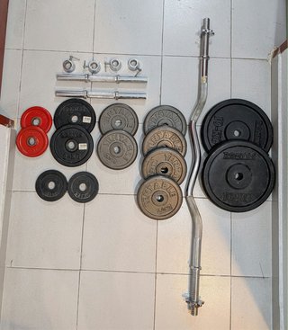 Juego de pesas y barra de gimnasio