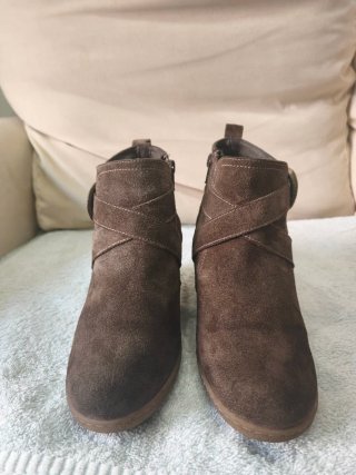 Botines ante marrón tacón hebilla talla 38