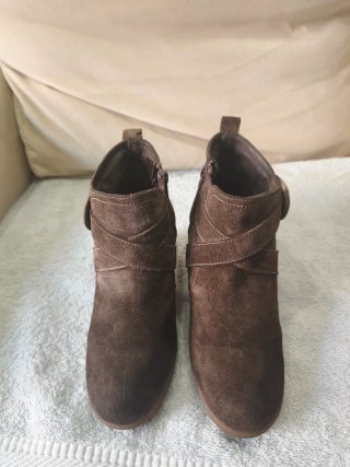 Botines ante marrón tacón hebilla talla 38
