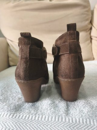 Botines ante marrón tacón hebilla talla 38