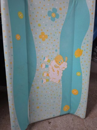 Cambiador de bebé con diseño de ovejas