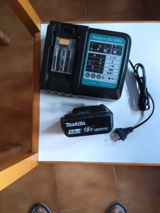 CARGADOR Y BATERÍA MAKITA 18V 5,0 AH
