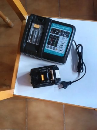CARGADOR Y BATERÍA MAKITA 18V 5,0 AH