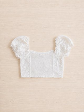 Top blanco Hollister bordado mangas abullonadas
