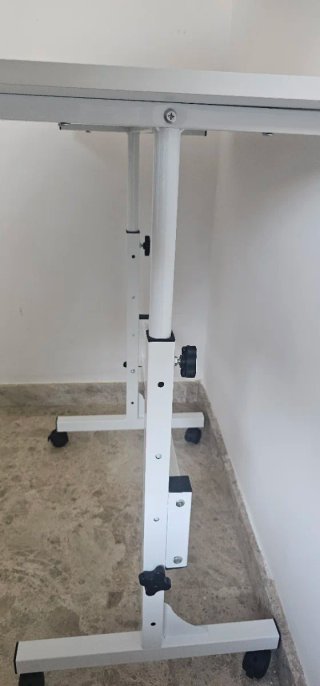 Escritorio blanco plegable para trabajo
