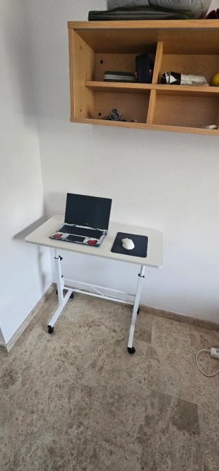 Escritorio blanco plegable para trabajo