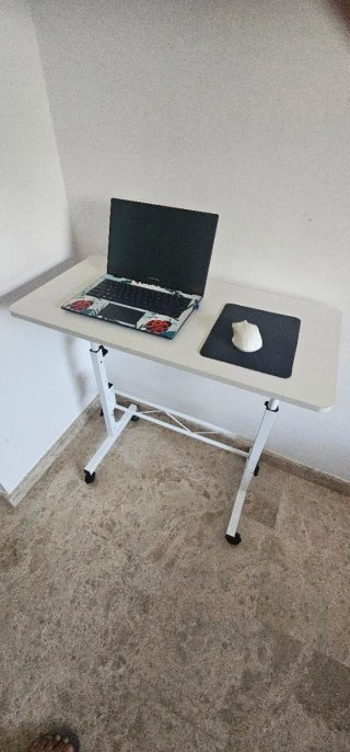 Escritorio blanco plegable para trabajo