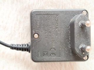 Caricabatterie per cellulare: Nokia e altri.
