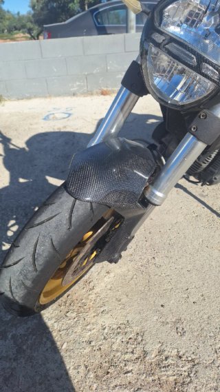 Ducati Monster 696 Roja y Dorada