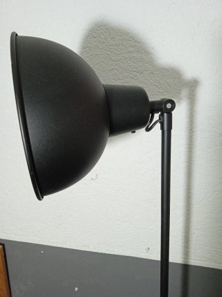 Lámpara de pie negra moderna
