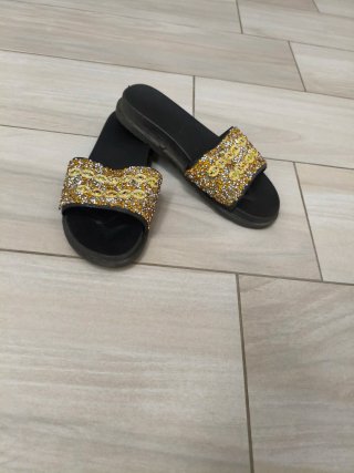 Ciabatte donna nere e oro con strass