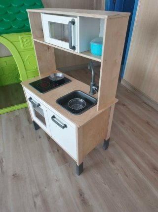 Cocinita de juguete de madera