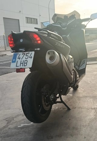 Yamaha TMAX 530 DX Negra