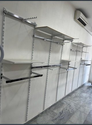 Mobiliario Tienda Metálico y Madera
