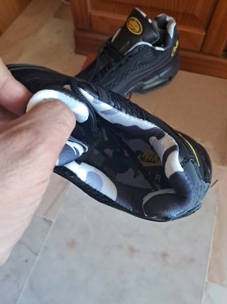Tenis Nike Air Max 95 Negro Dorado