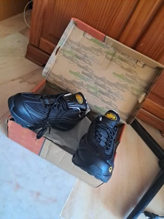 Tenis Nike Air Max 95 Negro Dorado