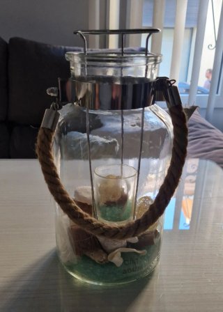 Jarrón decorativo transparente con detalles