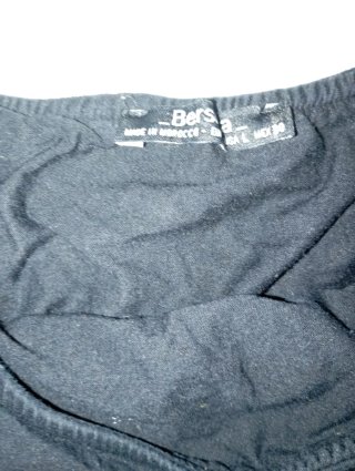 Camiseta negra con volantes