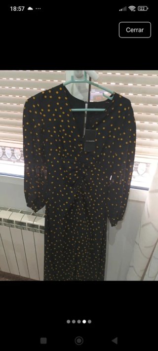 Vestido negro con lunares amarillos