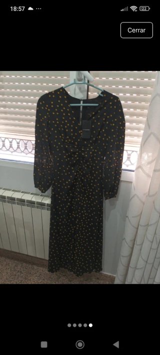 Vestido negro con lunares amarillos