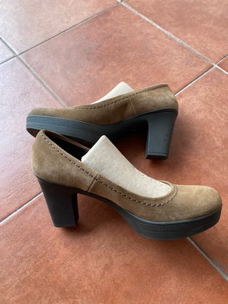 Zapatos de tacón ante marrón talla 39