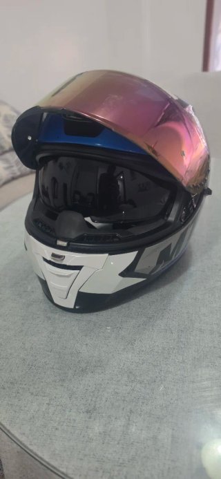 Casco de moto mt helmet azul y blanco