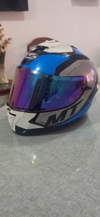 Casco de moto mt helmet azul y blanco