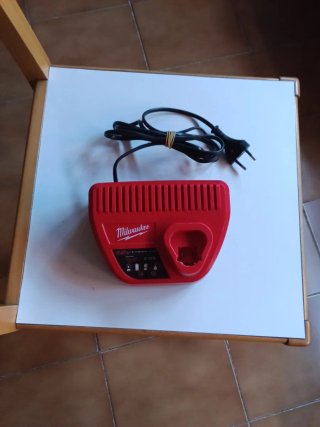 CARGADOR MILWAUKEE 12V C12C