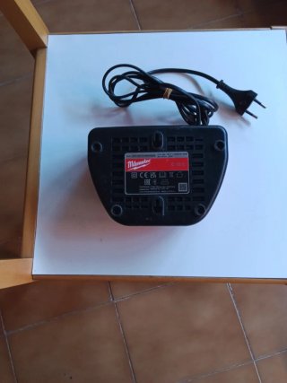 CARGADOR MILWAUKEE 12V C12C