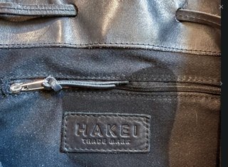 Bolso Hakei de cuero negro