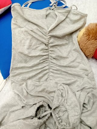 Tuta grigia con pantaloni