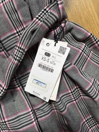 Casaco xadrez Bershka cinza e rosa